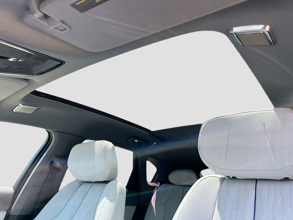 New 2025 Cadillac Optiq Sport 2 w/ LPO, Floor Liner Package AWD/4WD image 27