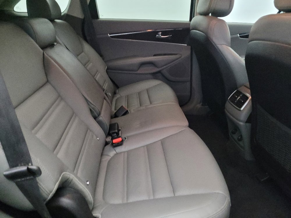 Used 2016 Kia Sorento EX image 19