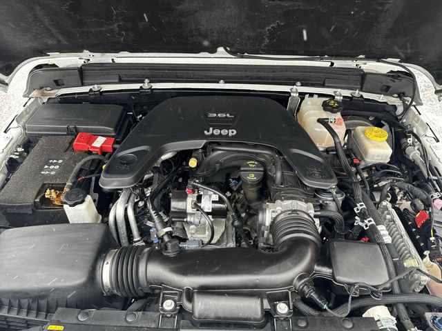 Used 2021 Jeep Wrangler Unlimited Sahara AWD/4WD image 18