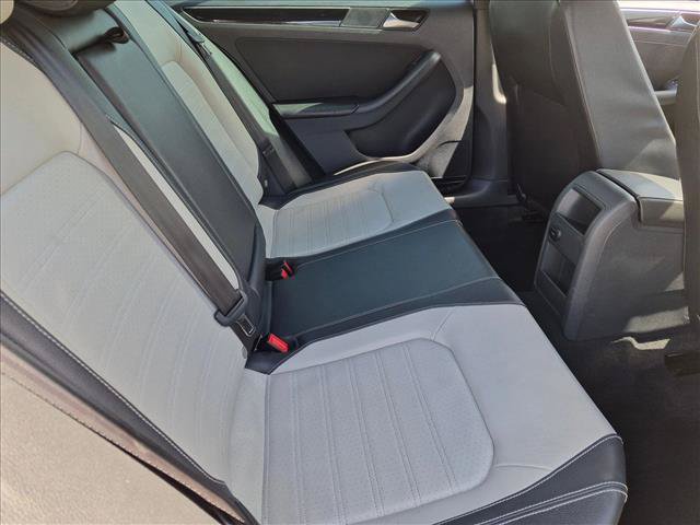 Used 2015 Volkswagen Jetta Sport FWD image 18