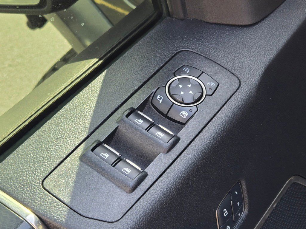 Used 2017 Ford F150 Raptor w/ Equipment Group 802A Luxury image 21