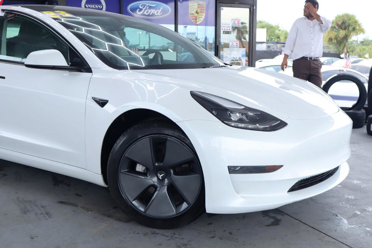 Used 2023 Tesla Model 3 Standard Range RWD image 2