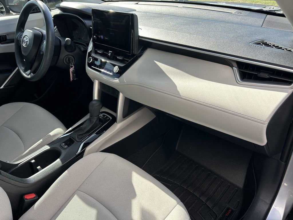 Used 2023 Toyota Corolla Cross L image 12