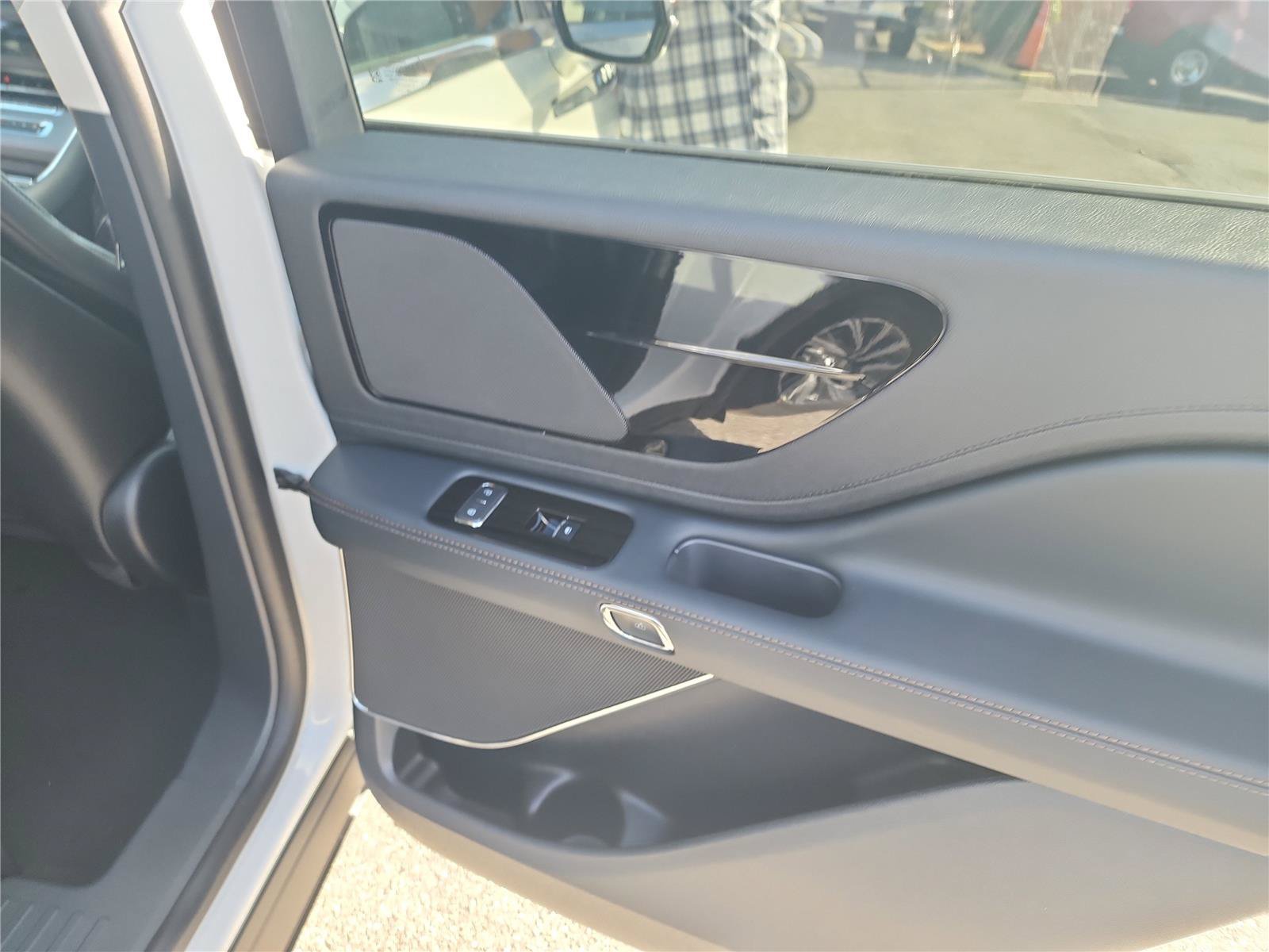 New 2026 Lincoln Aviator 2WD image 20