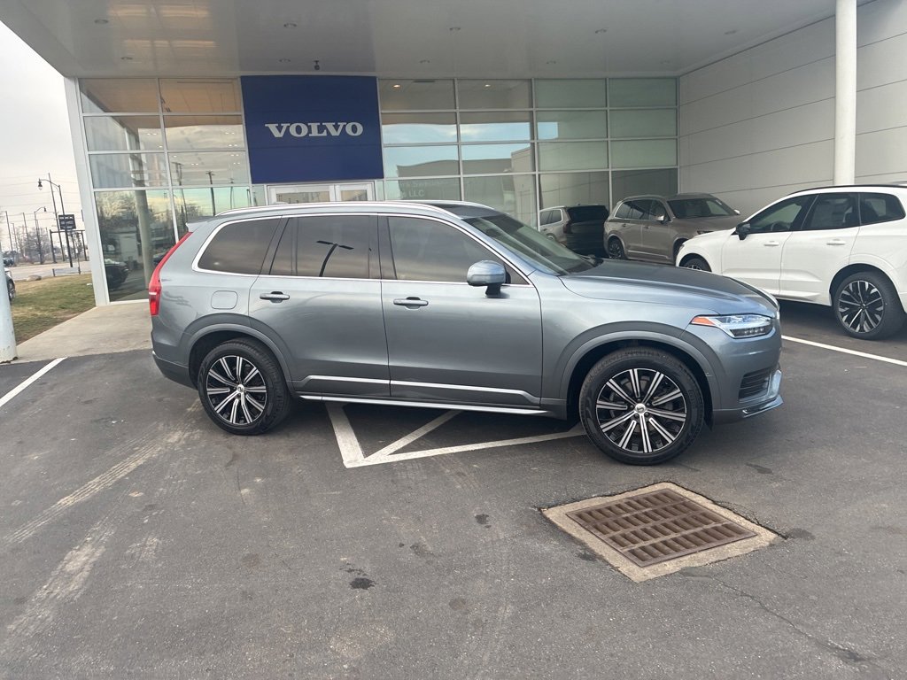 Used 2020 Volvo XC90 T6 Momentum image 2