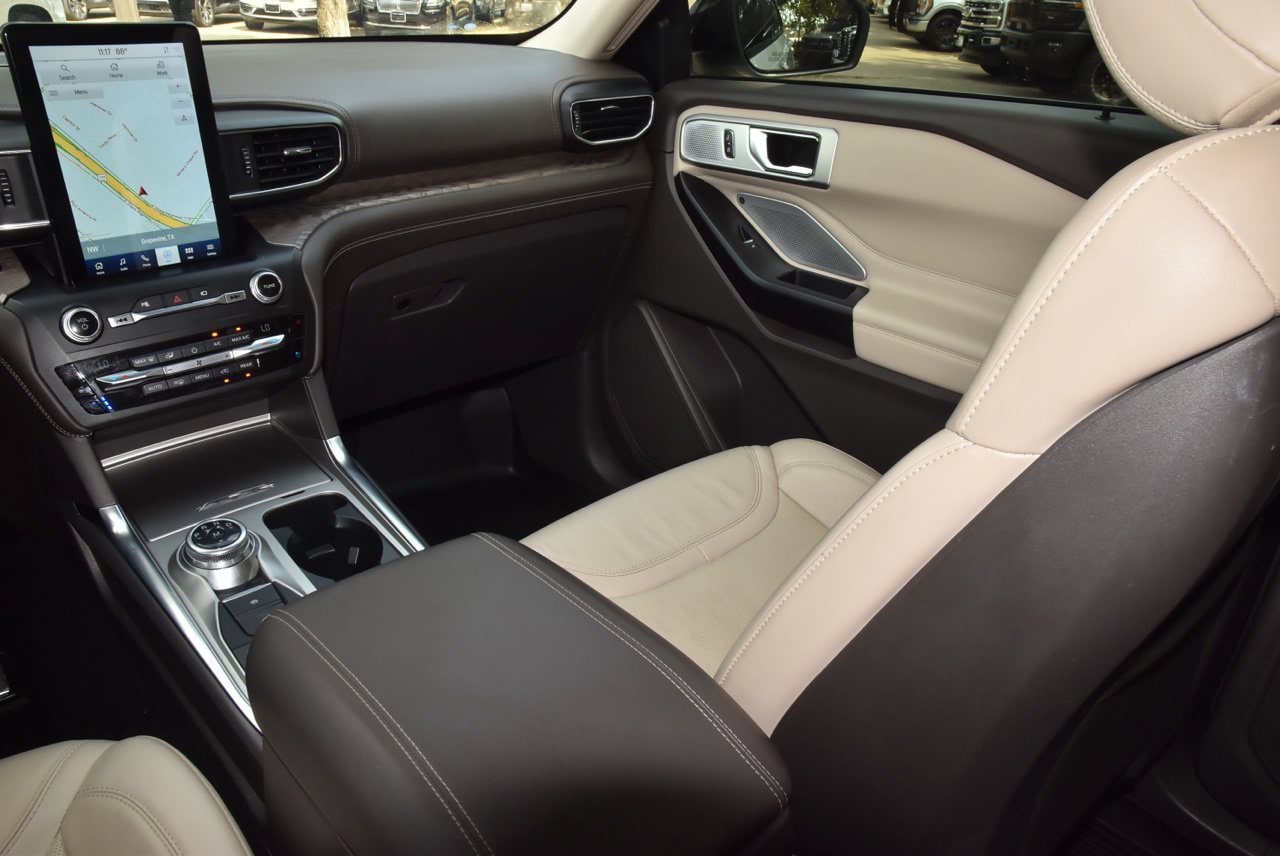 Used 2020 Ford Explorer Platinum w/ Premium Technology Package AWD/4WD image 18