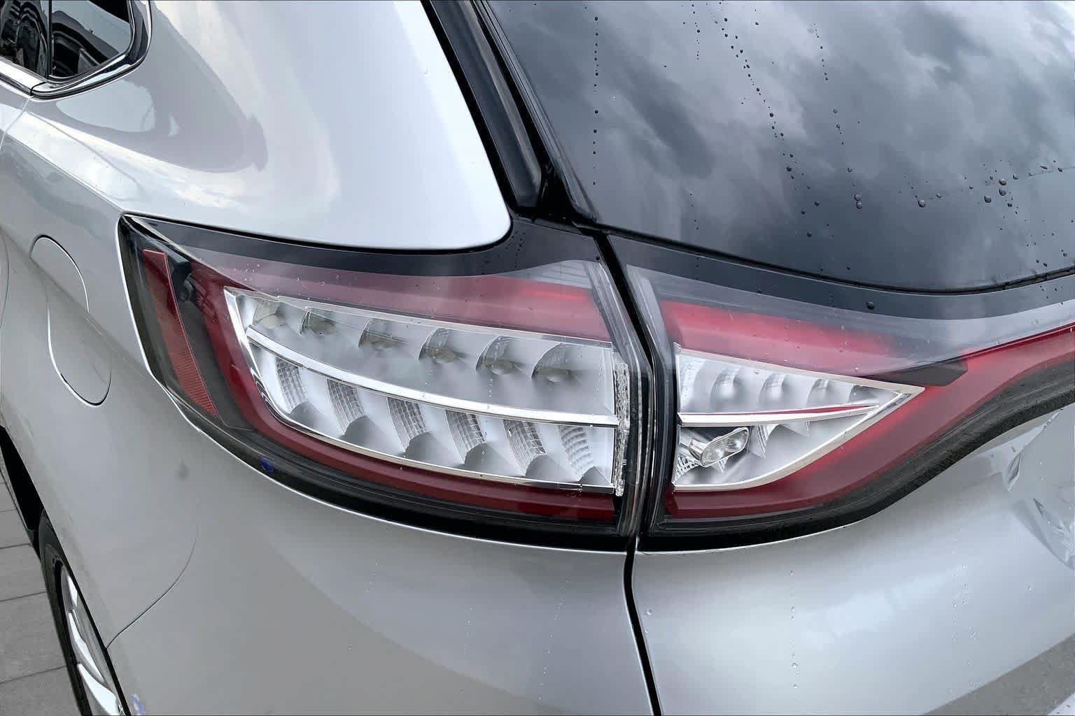 Used 2018 Ford Edge Titanium w/ Equipment Group 301A FWD image 26