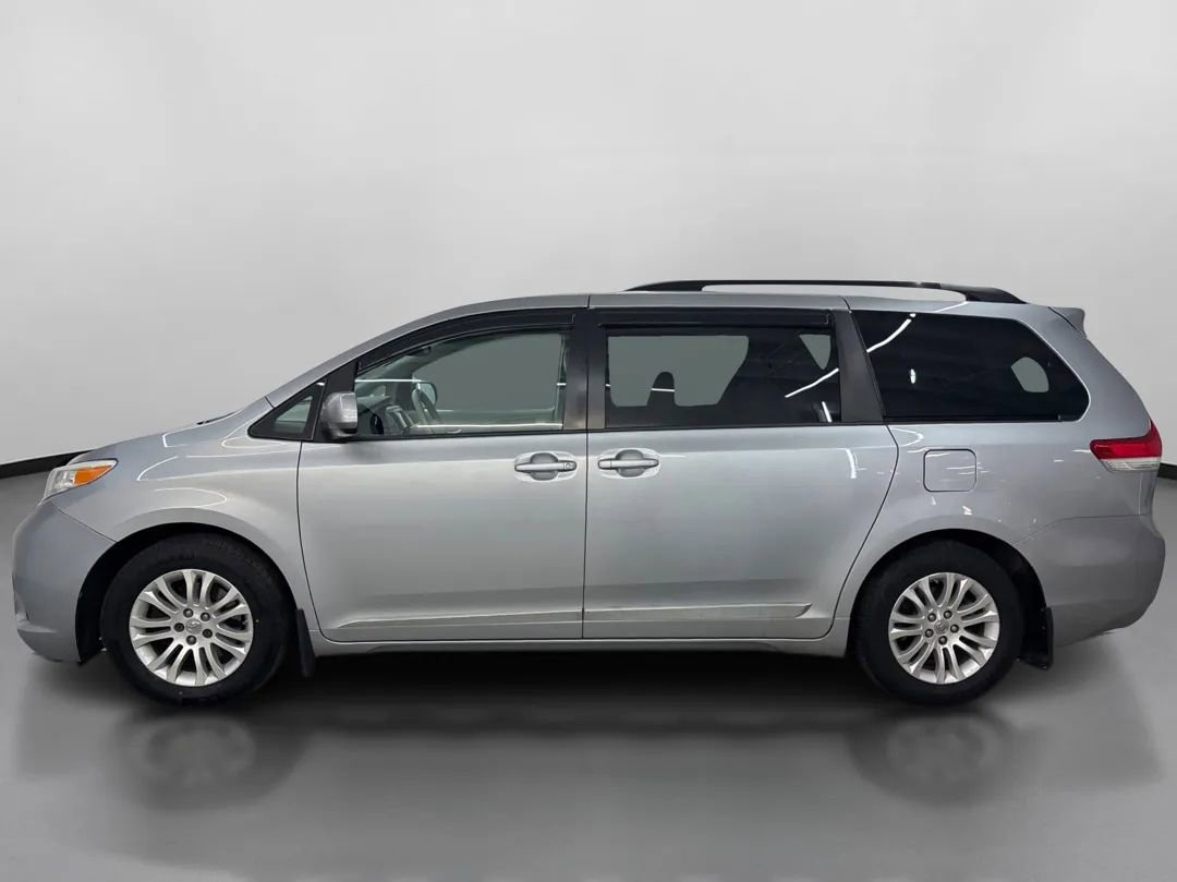 Used 2014 Toyota Sienna XLE image 5