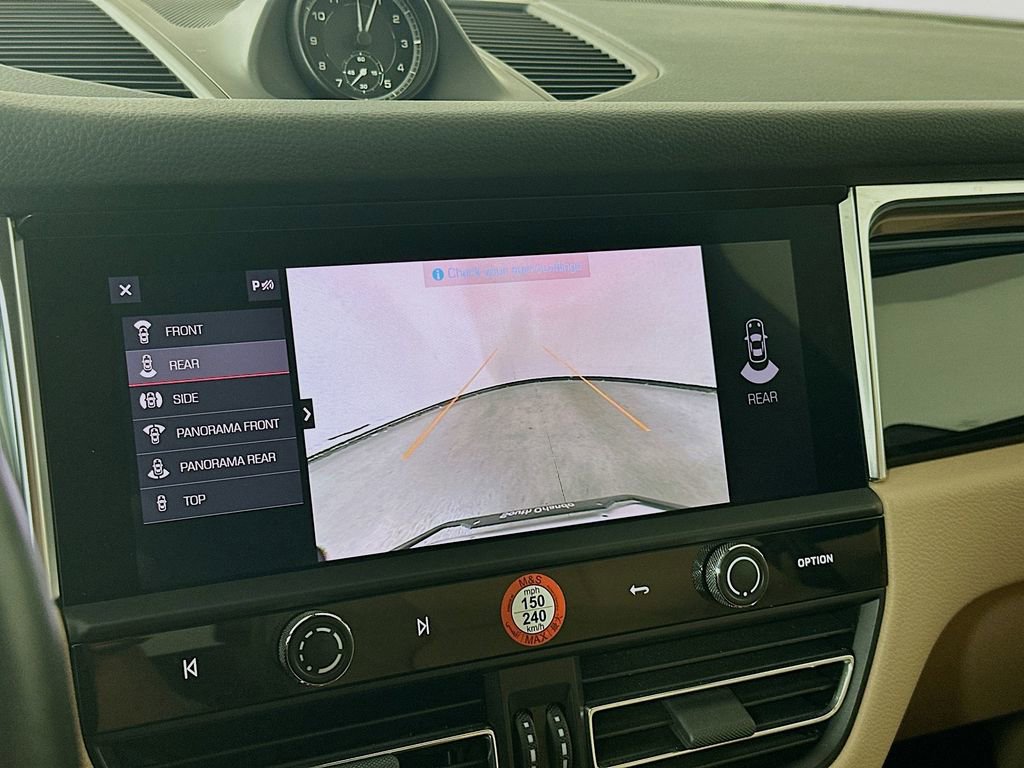 Certified 2023 Porsche Macan image 16