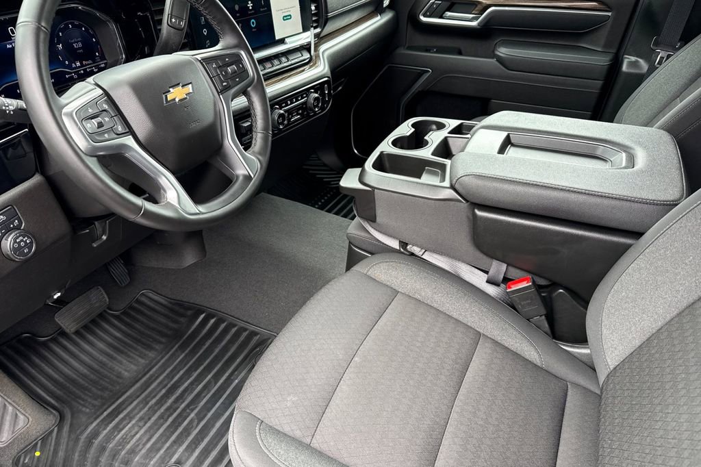 Used 2025 Chevrolet Silverado 2500 LT w/ Convenience Package AWD/4WD image 5