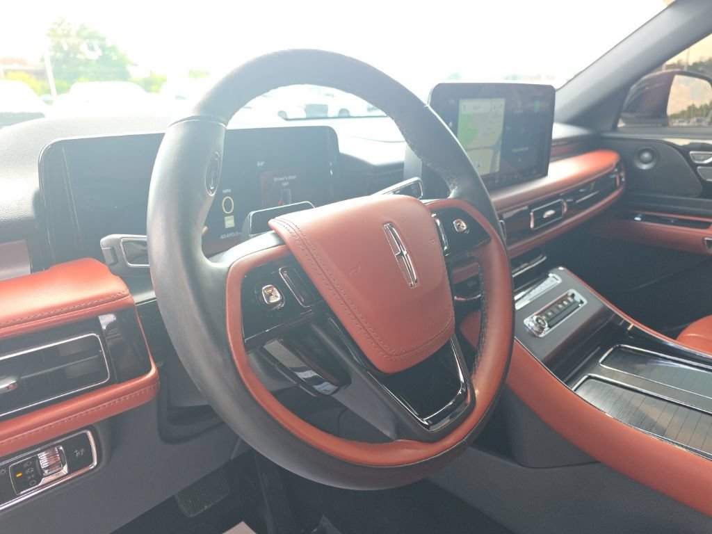 Used 2025 Lincoln Aviator Reserve w/ Illumination Package AWD/4WD image 9