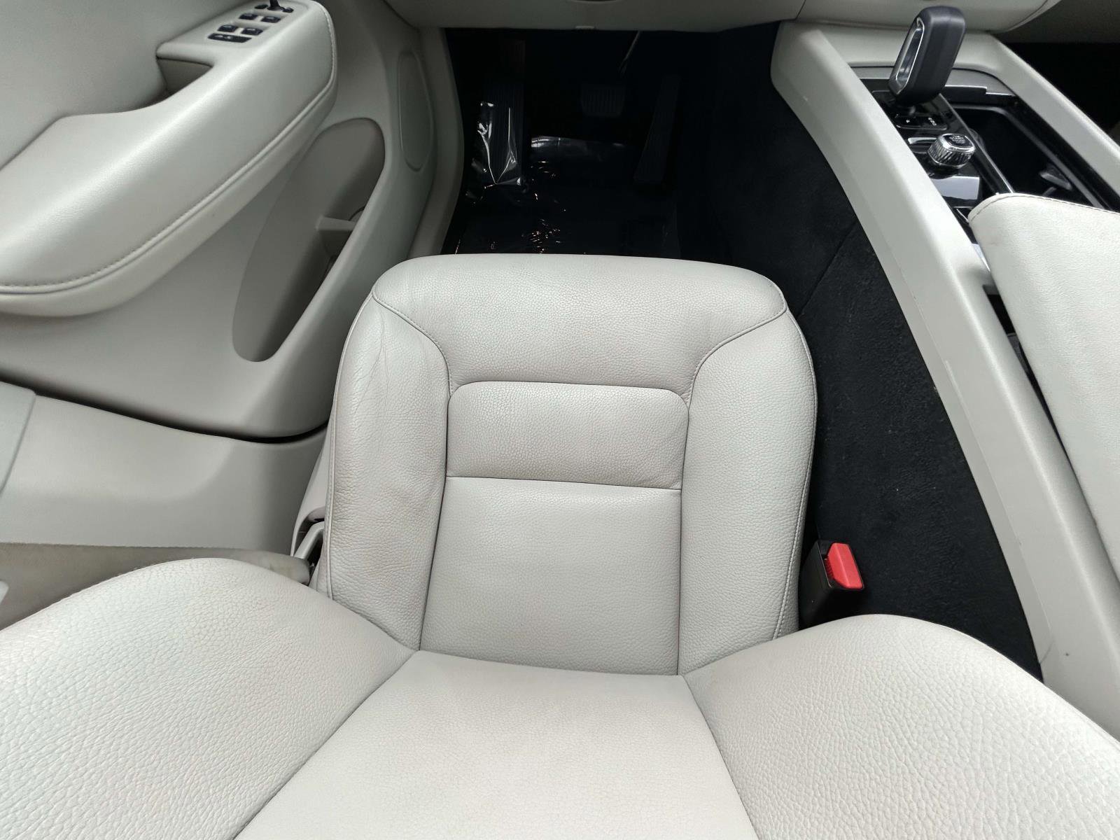 Certified 2023 Volvo XC60 B5 Plus w/ Climate Package image 14