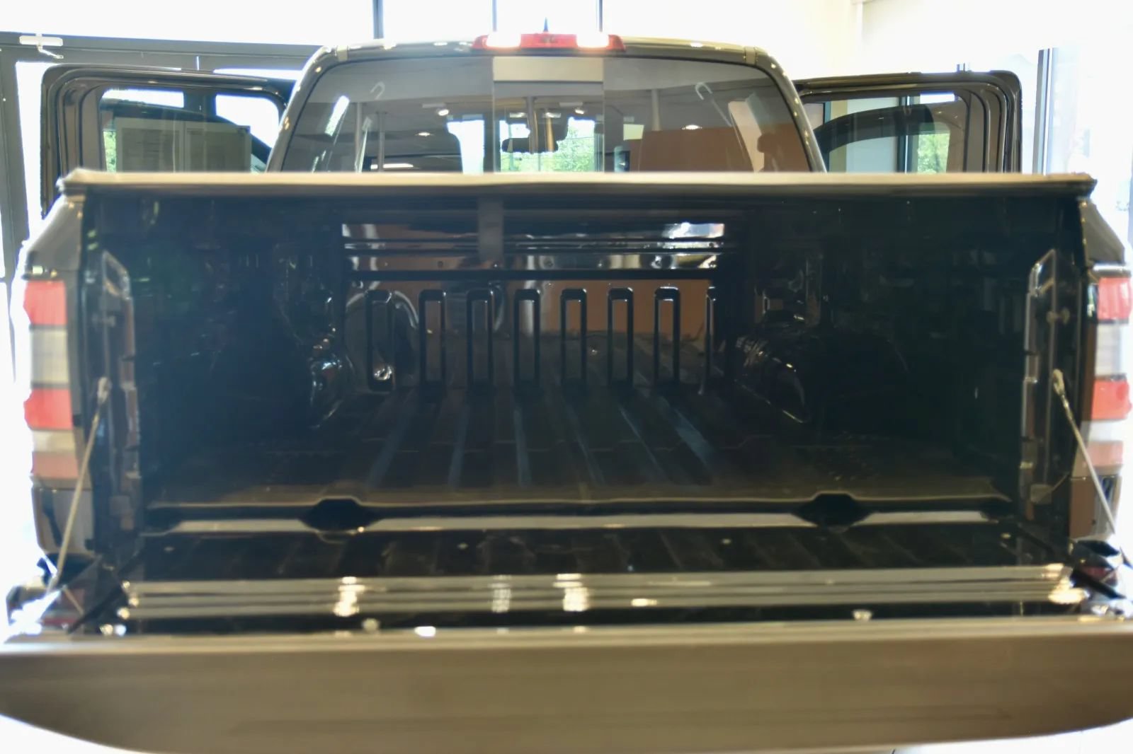 Used 2024 Nissan Frontier PRO-4X w/ Technology Package AWD/4WD image 6