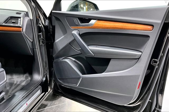 Used 2023 Audi Q5 2.0T Premium w/ Convenience Package image 18