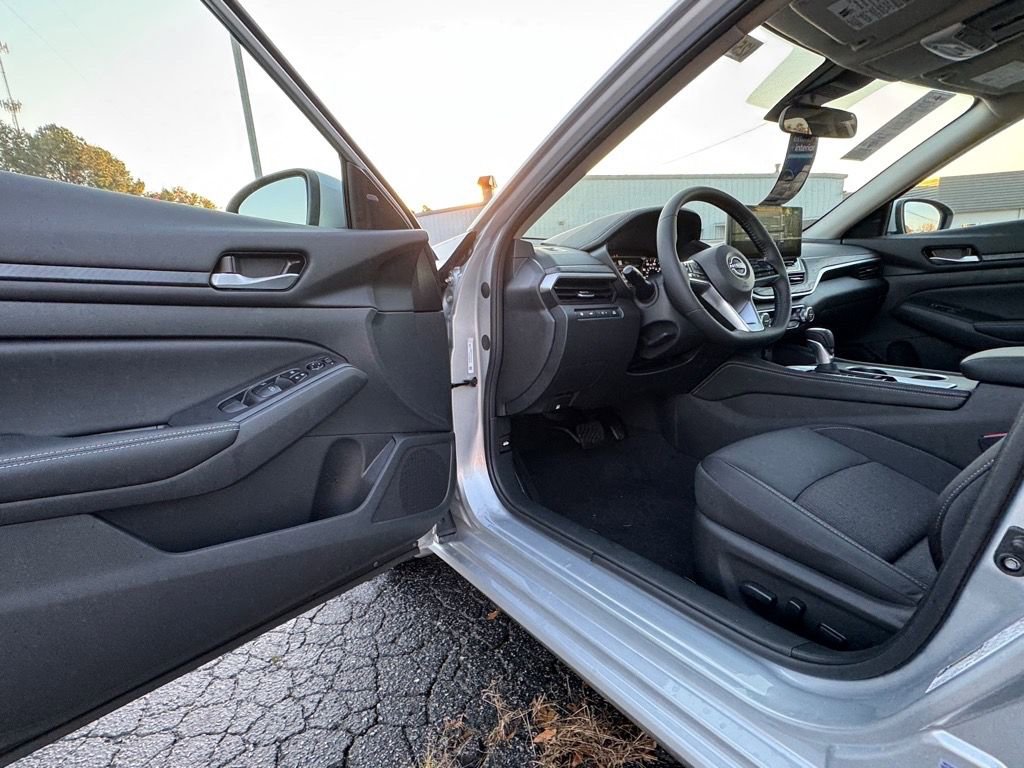 New 2025 Nissan Altima 2.5 SV w/ SV Premium Package FWD image 13