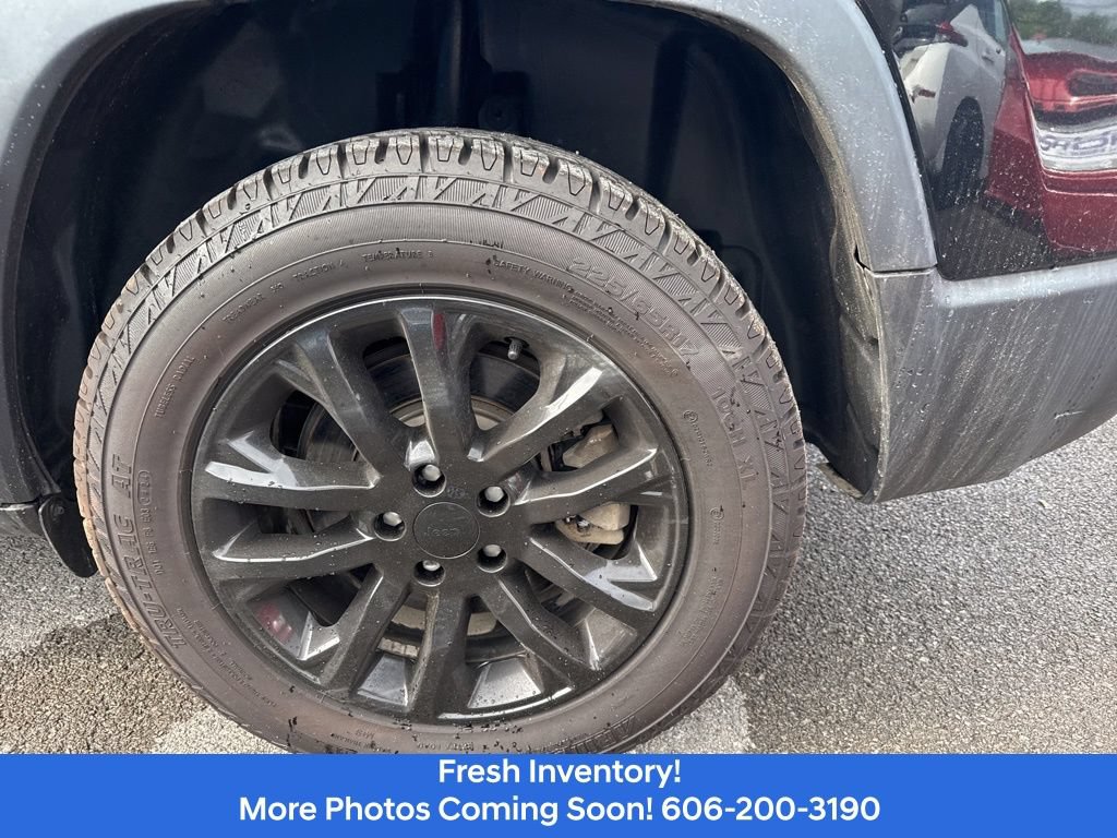 Used 2019 Jeep Cherokee Latitude Plus AWD/4WD image 9
