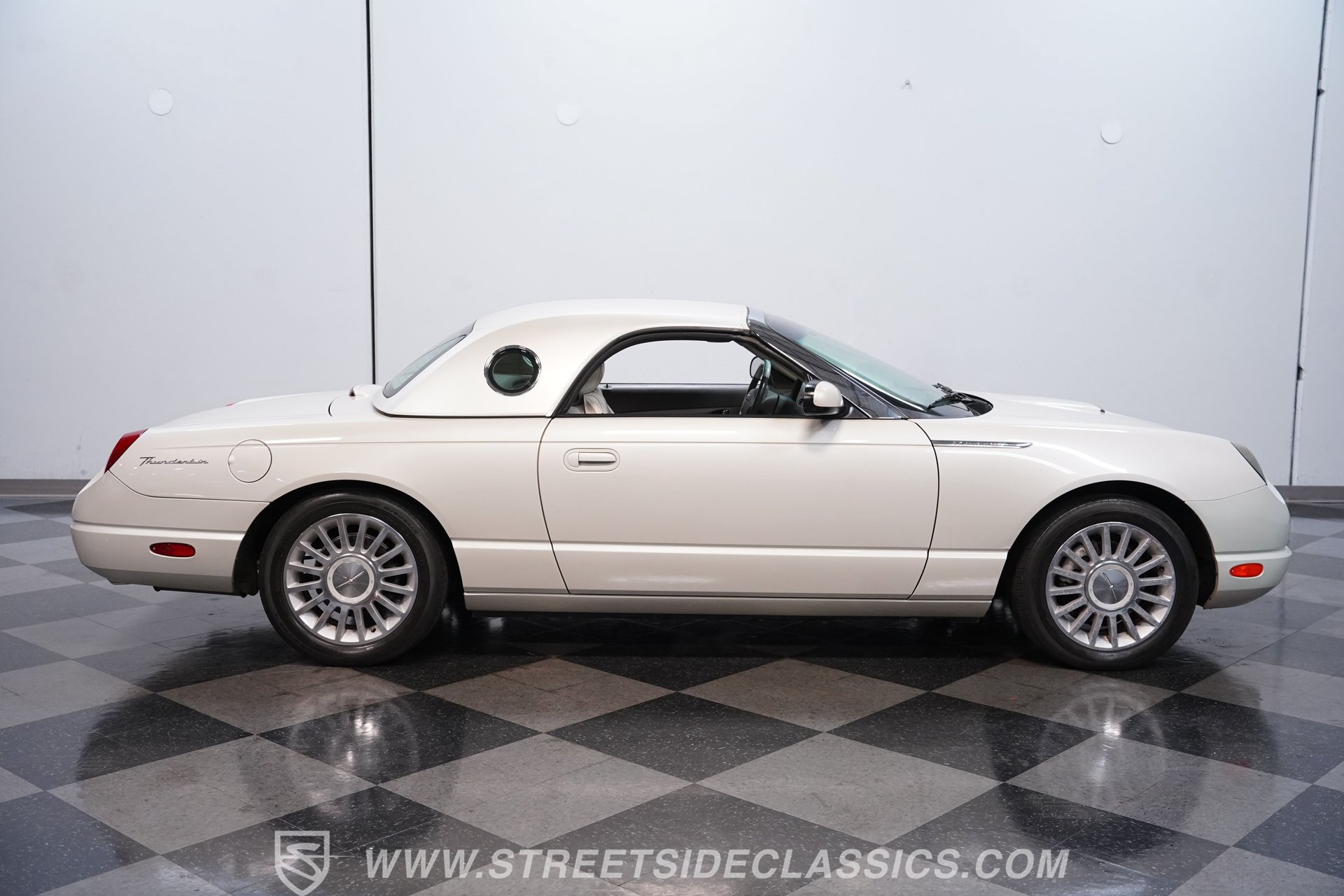 Used 2005 Ford Thunderbird 50th Anniversary RWD image 13