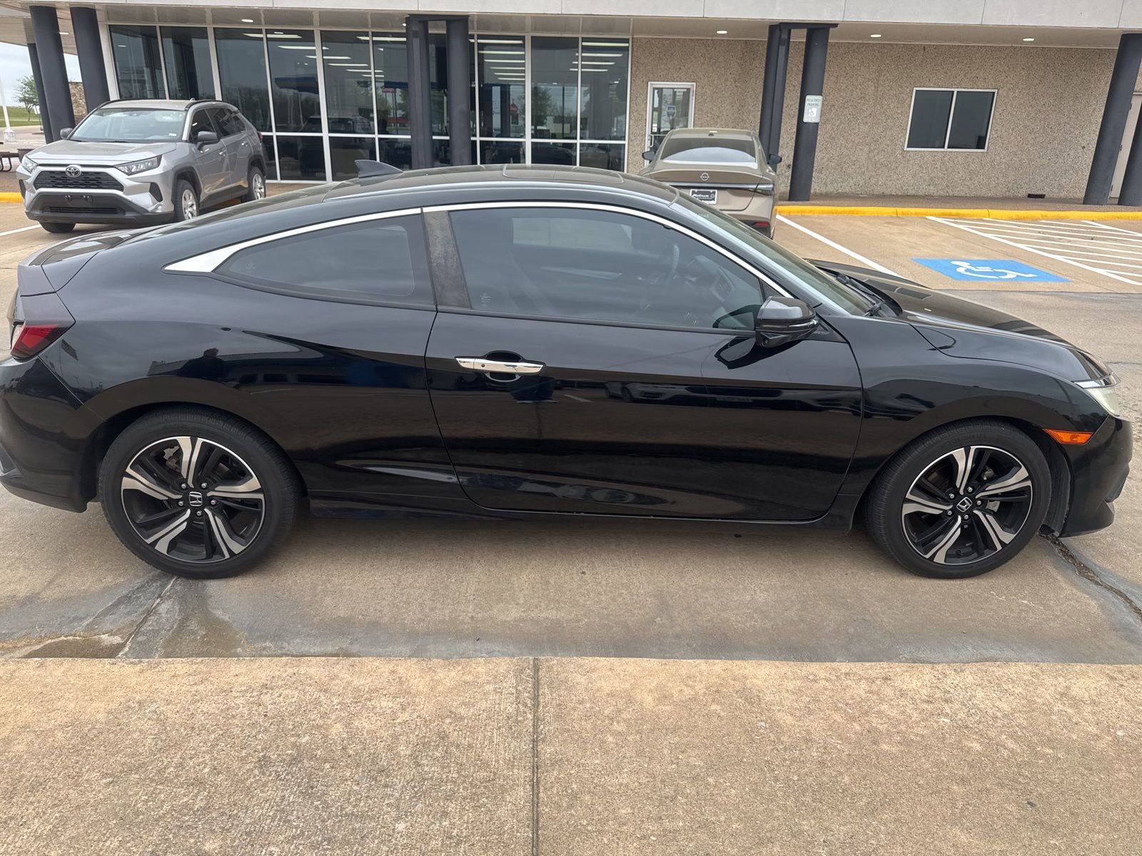 Used 2017 Honda Civic Touring image 6