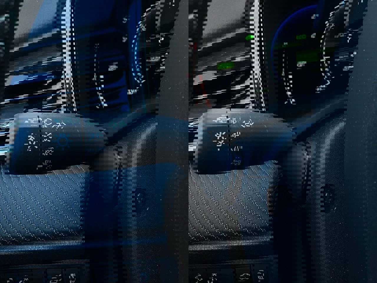 Used 2025 Toyota Camry SE image 35