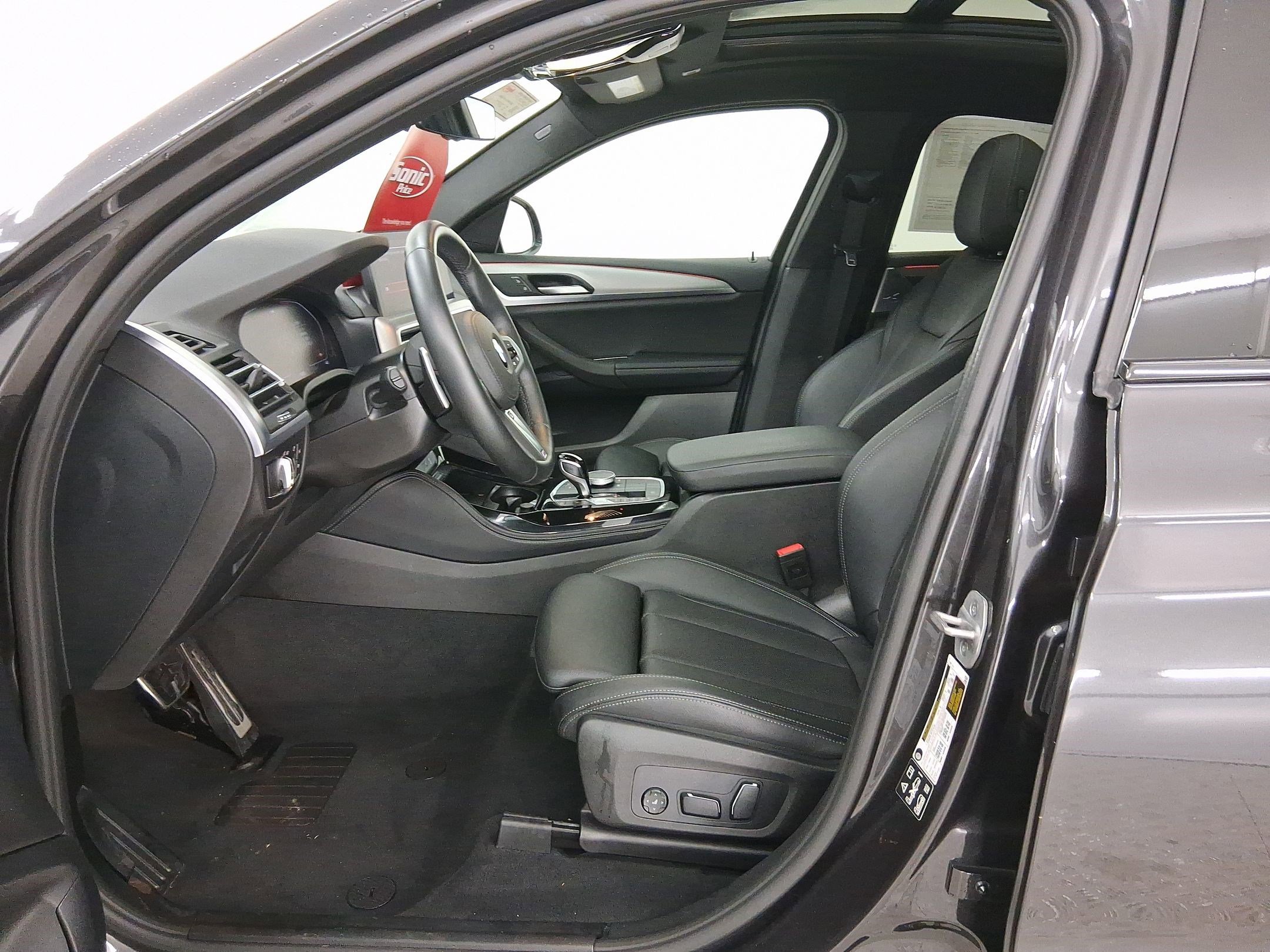 Used 2025 BMW X4 xDrive30i image 5