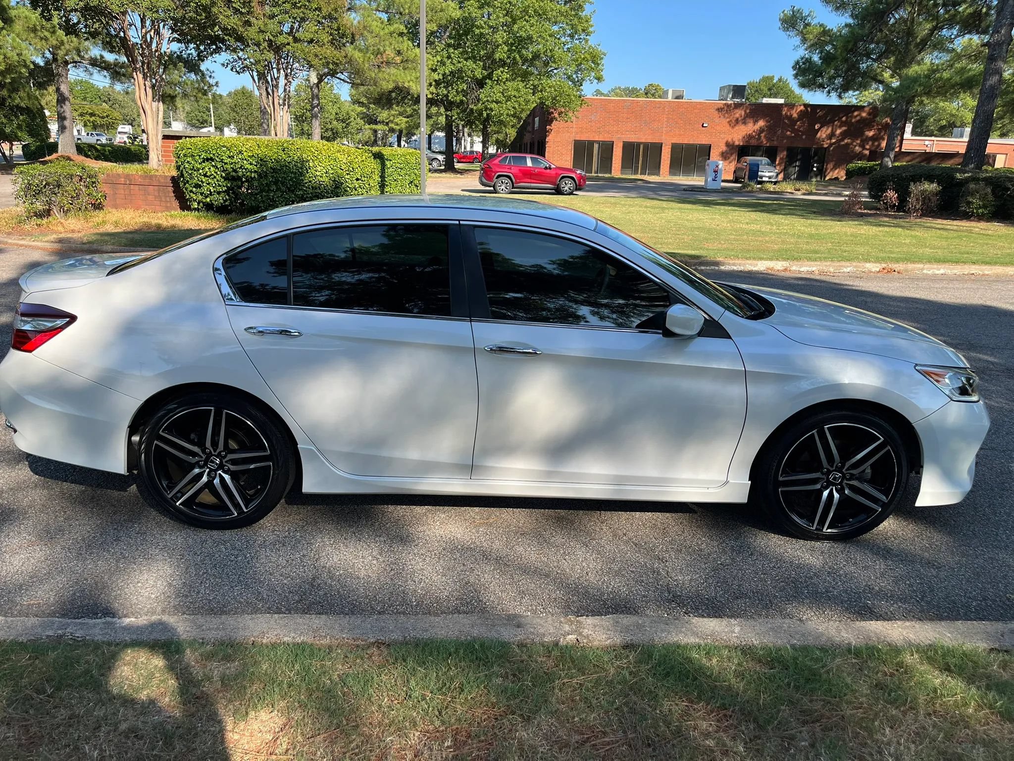 Used 2017 Honda Accord Sport image 6