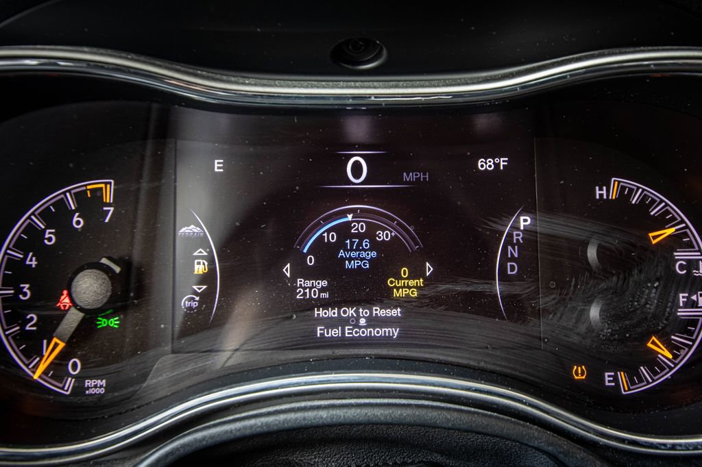 Used 2020 Jeep Grand Cherokee Limited image 37