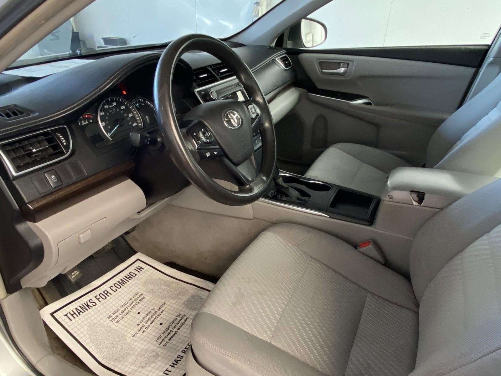 Used 2015 Toyota Camry LE FWD image 17
