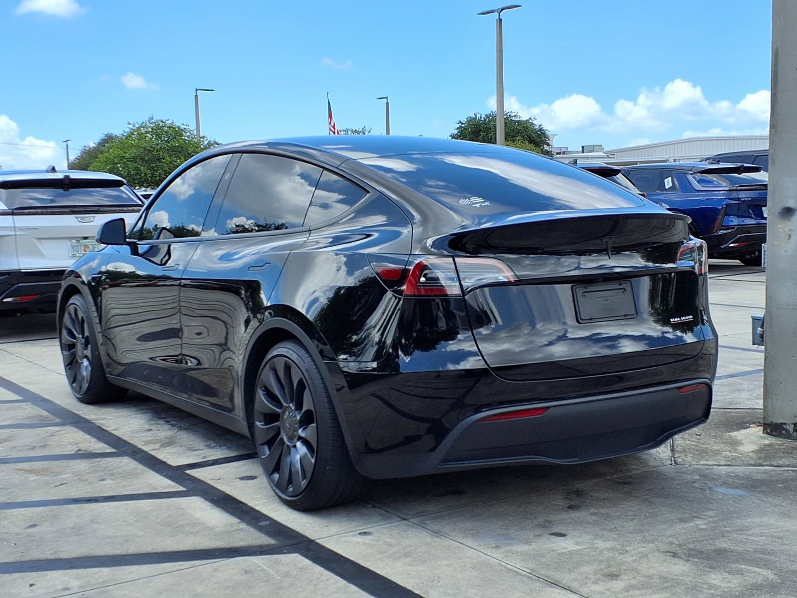 Used 2025 Tesla Model Y Performance AWD/4WD image 3