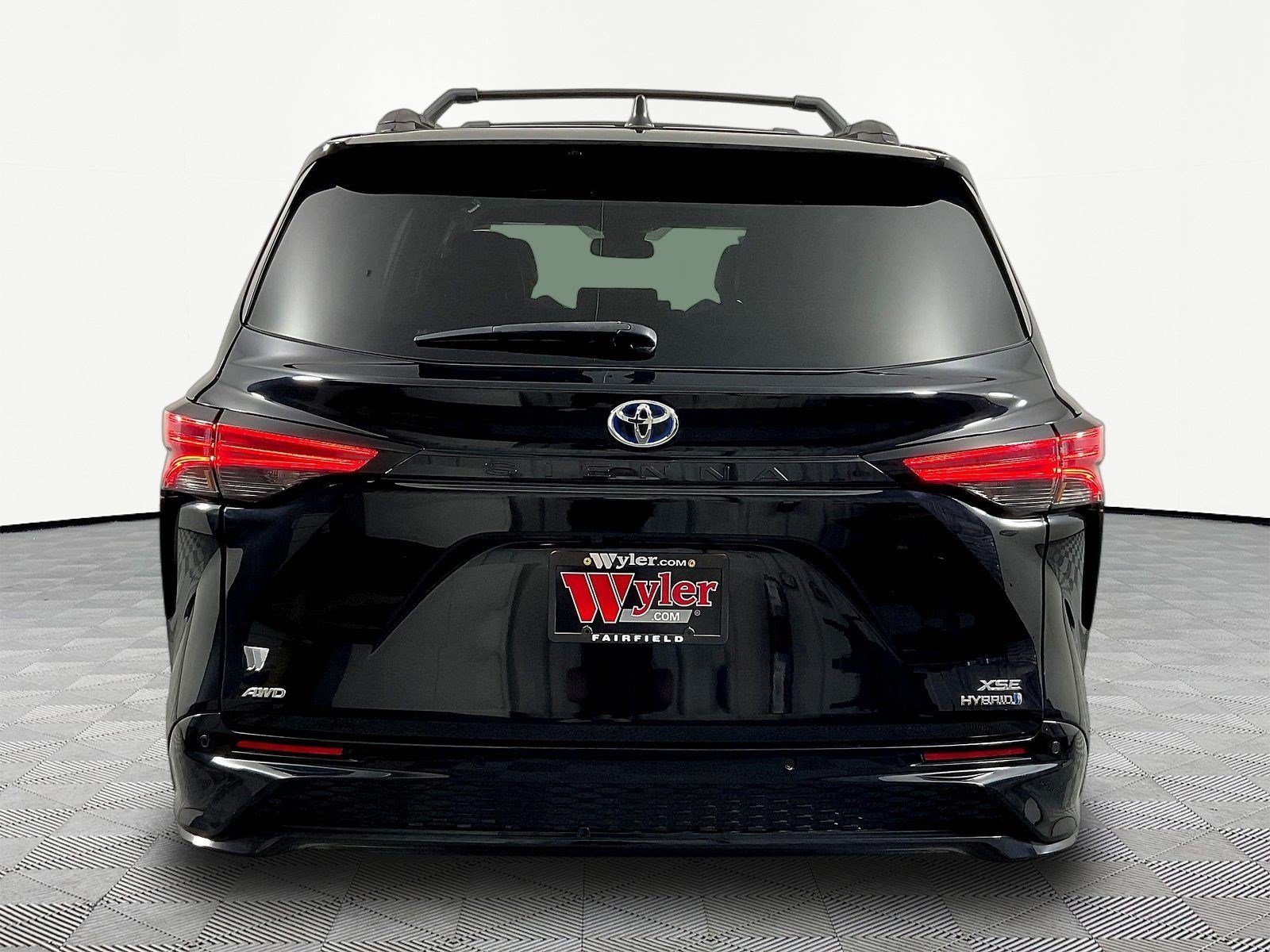 Used 2022 Toyota Sienna XSE w/ XSE Plus Package AWD/4WD image 5