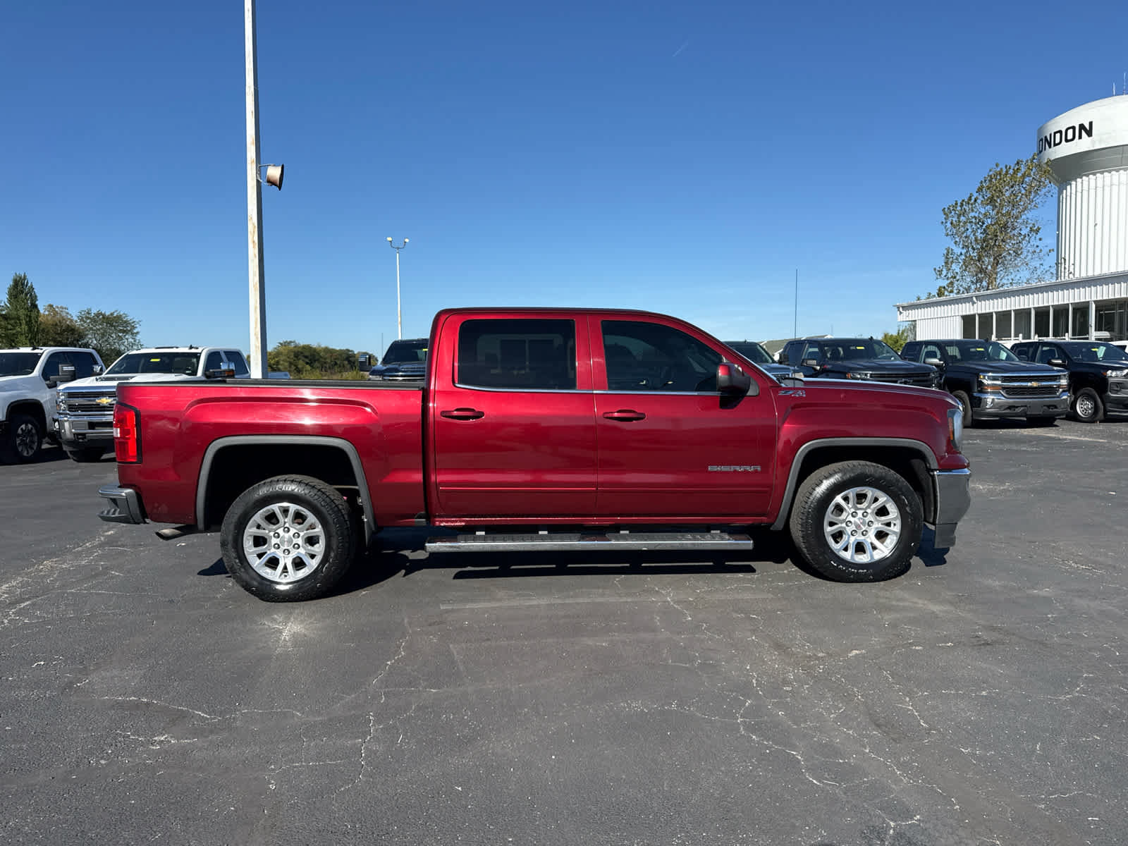 Used 2017 GMC Sierra 1500 SLE w/ SLE Value Package AWD/4WD image 6