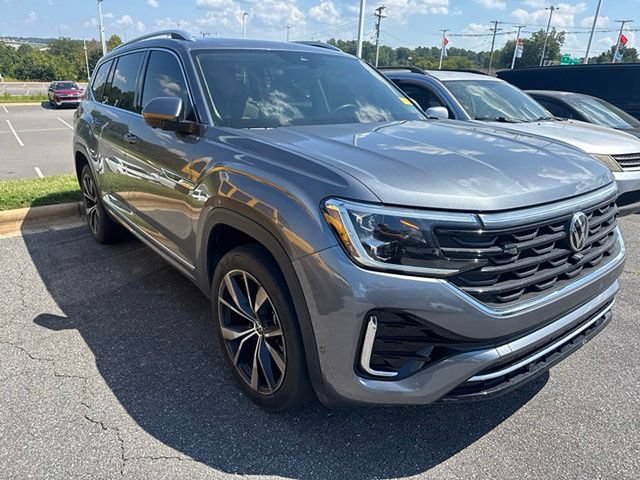 Used 2024 Volkswagen Atlas SEL Premium R-Line AWD/4WD image 3