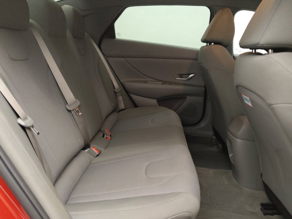Used 2025 Hyundai Elantra SE FWD image 19