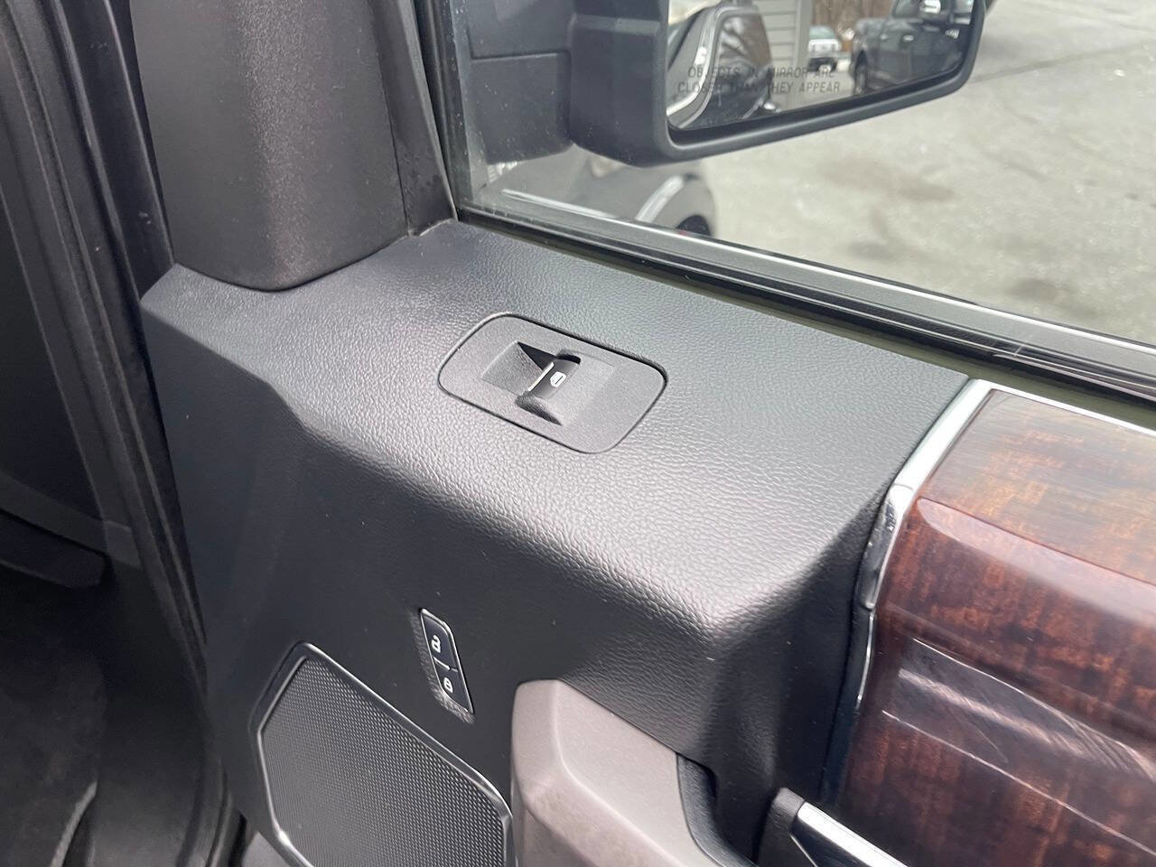 Used 2015 Ford F150 Platinum w/ Equipment Group 701A Luxury image 38