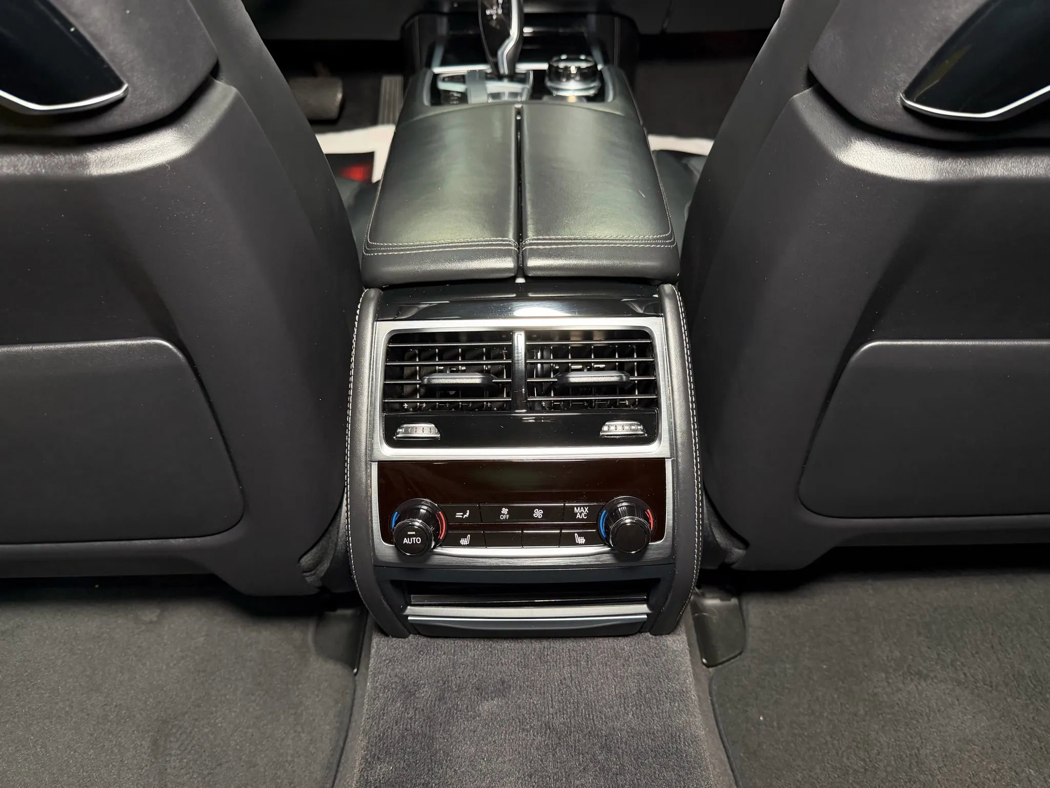 Used 2017 BMW 750i xDrive image 29