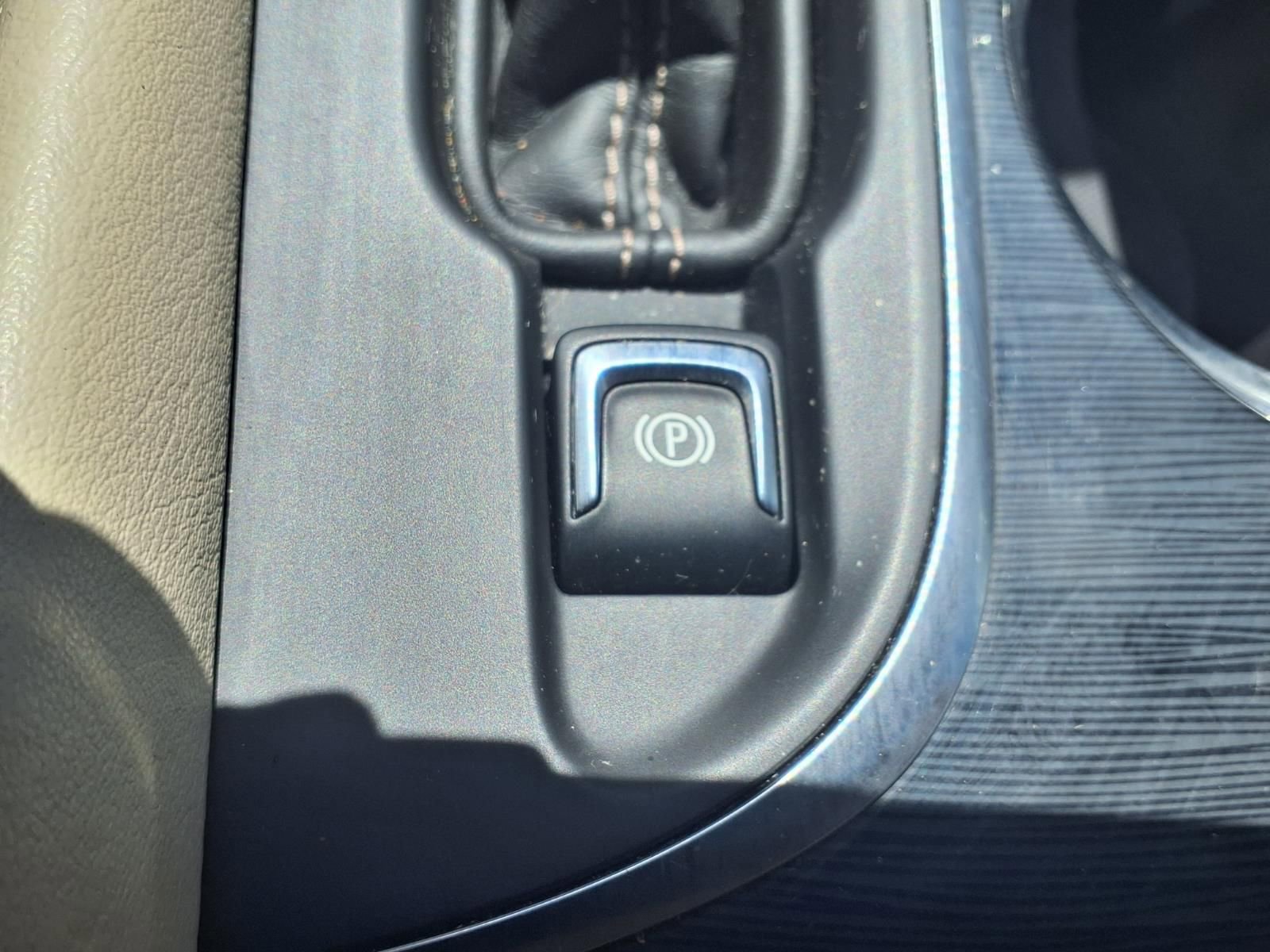 Used 2018 Buick Envision Essence image 8