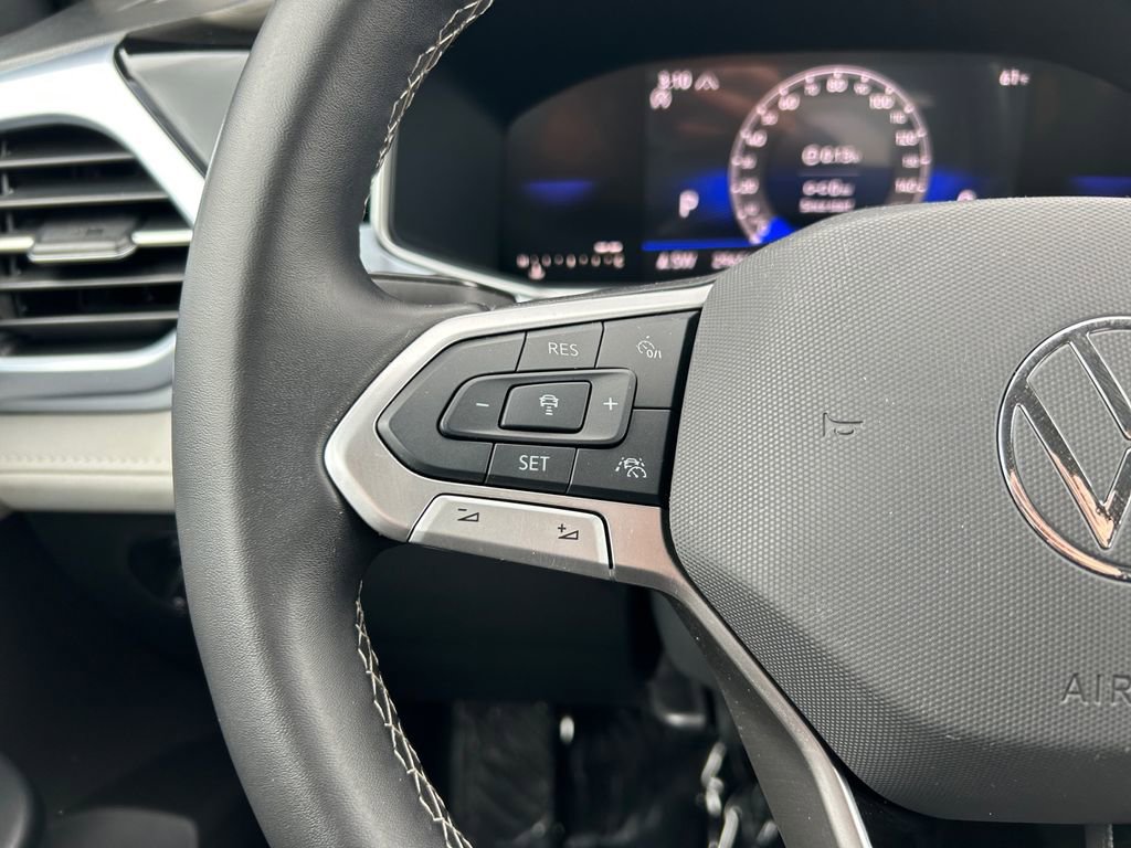 Used 2025 Volkswagen Taos SE AWD/4WD image 15