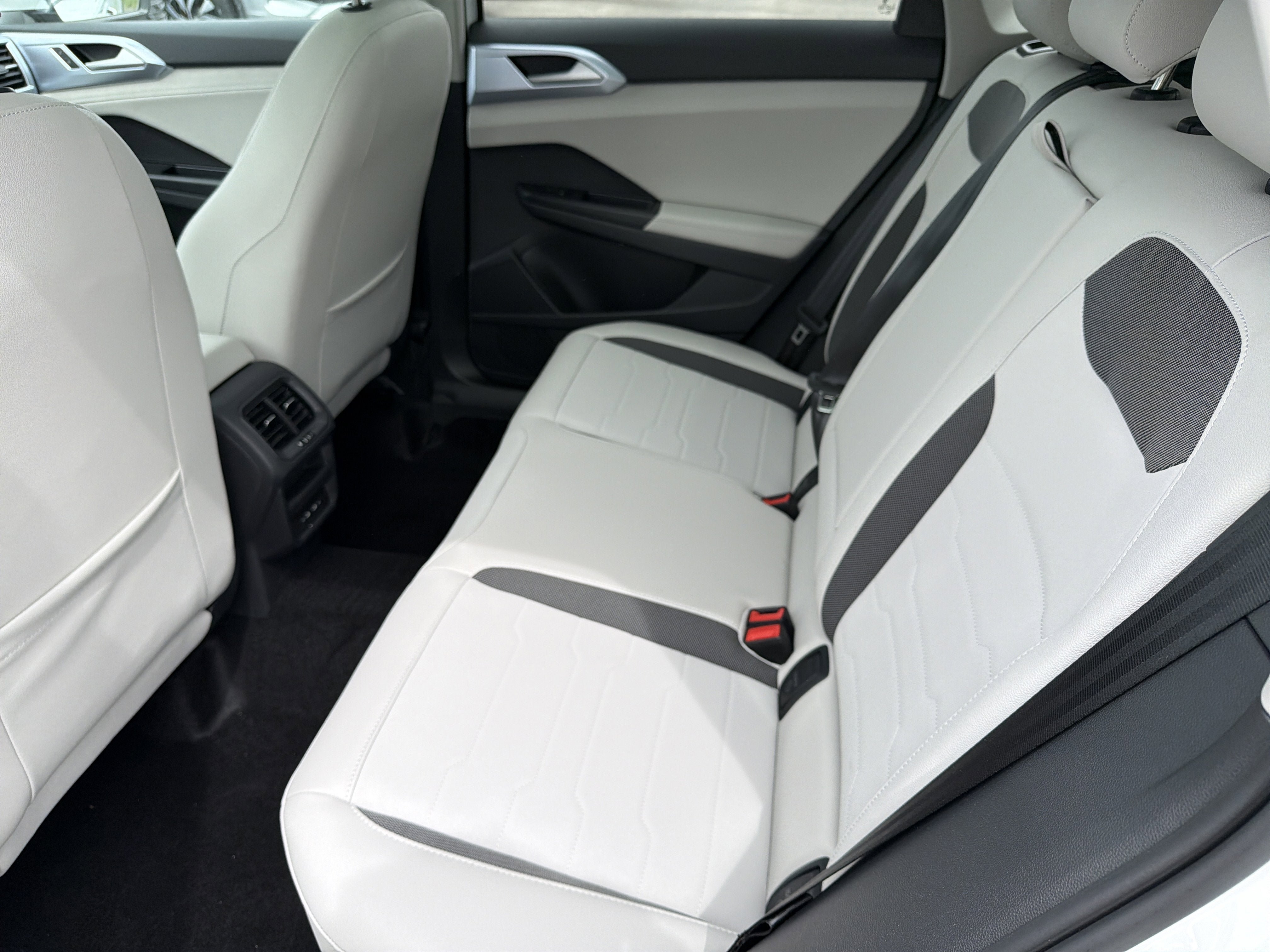 New 2026 Volkswagen Taos SE AWD/4WD image 26