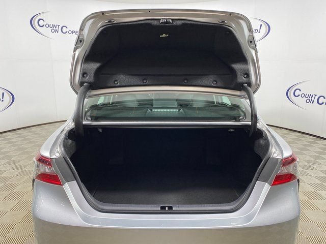 Used 2023 Toyota Camry SE FWD image 6