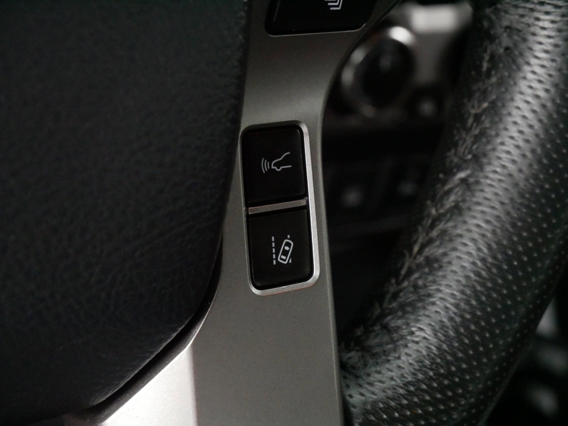 Used 2019 Toyota Tacoma Limited image 25