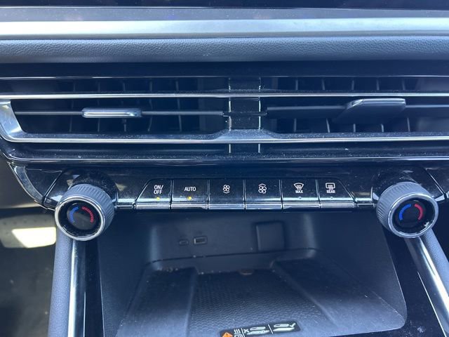 Used 2025 Chevrolet Traverse LT w/ Driver Confidence Package image 17