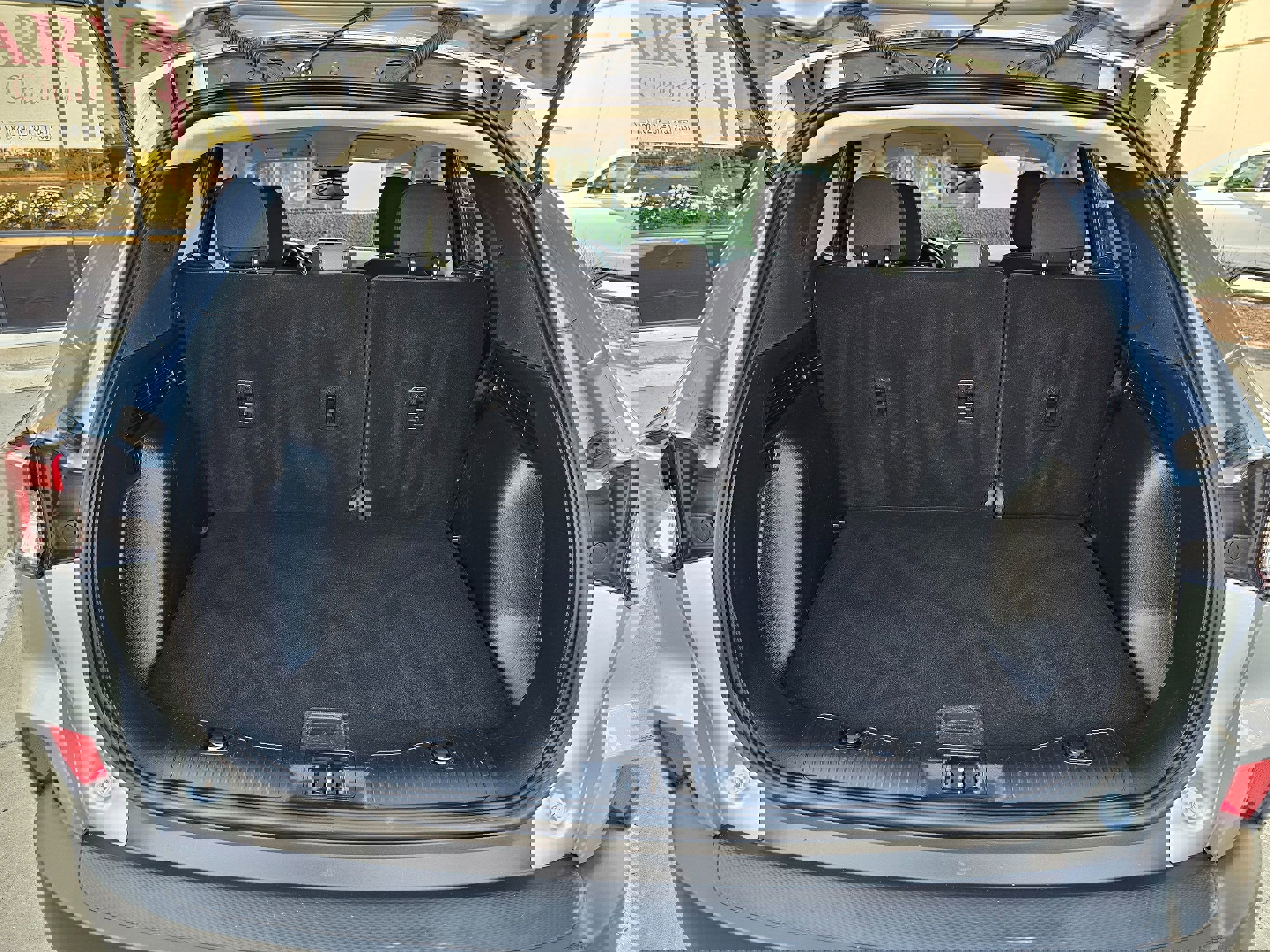 Used 2022 Ford Escape SE image 25