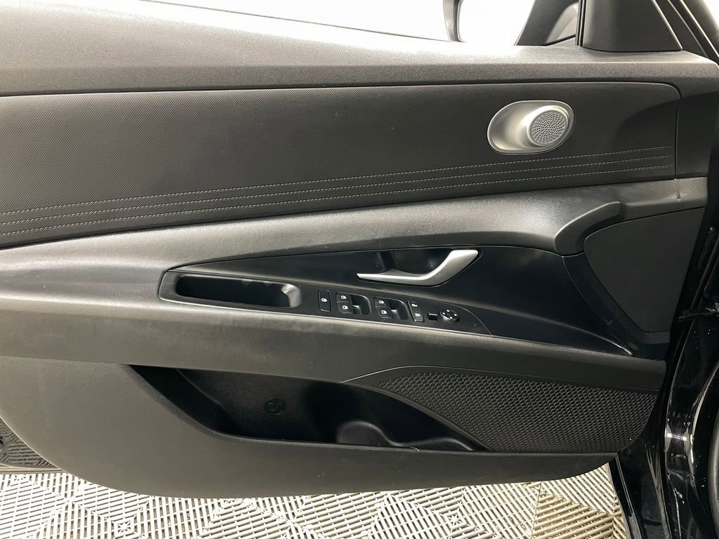 Used 2021 Hyundai Elantra SEL FWD image 19