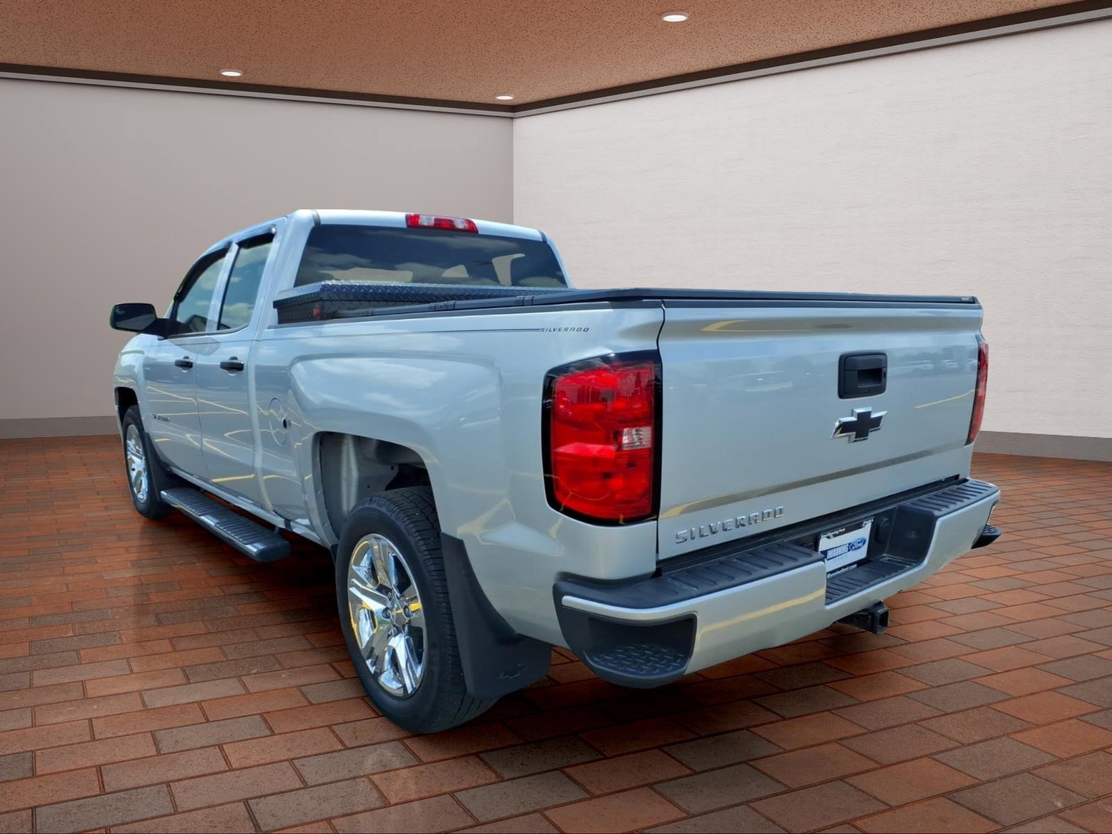 Used 2017 Chevrolet Silverado 1500 Custom w/ Trailering Package RWD image 6