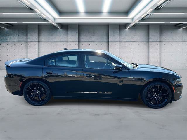 Used 2017 Dodge Charger SXT w/ Plus Group RWD image 3