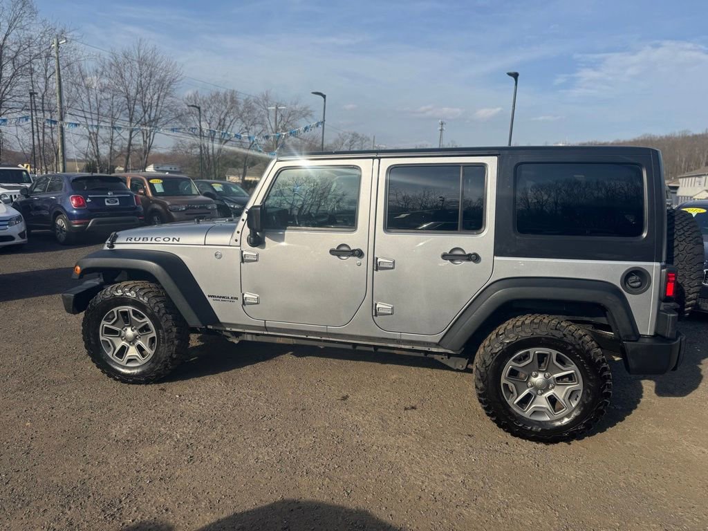 Used 2017 Jeep Wrangler Unlimited Rubicon w/ Connectivity Group AWD/4WD image 11