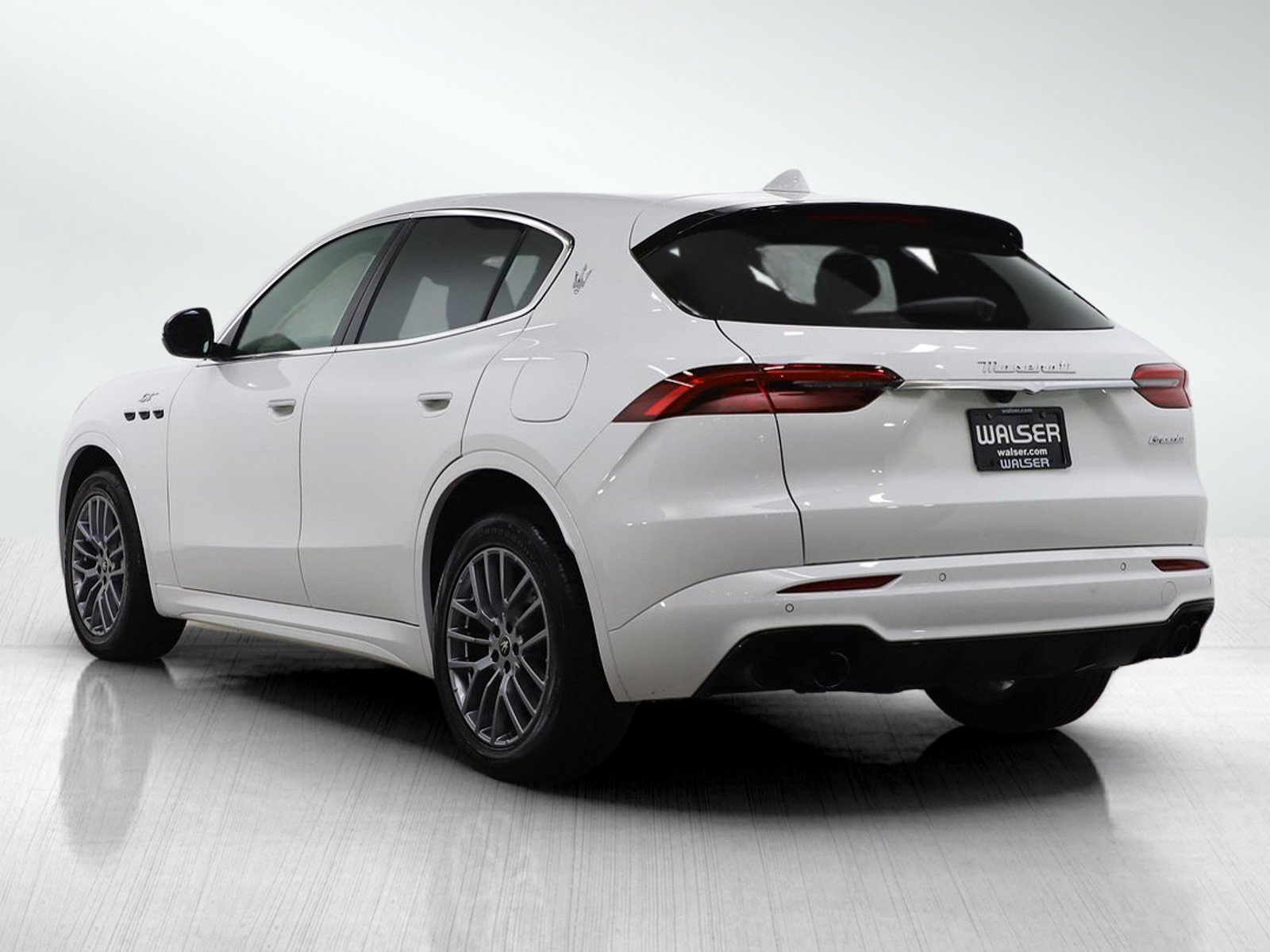 Used 2024 Maserati Grecale GT image 3