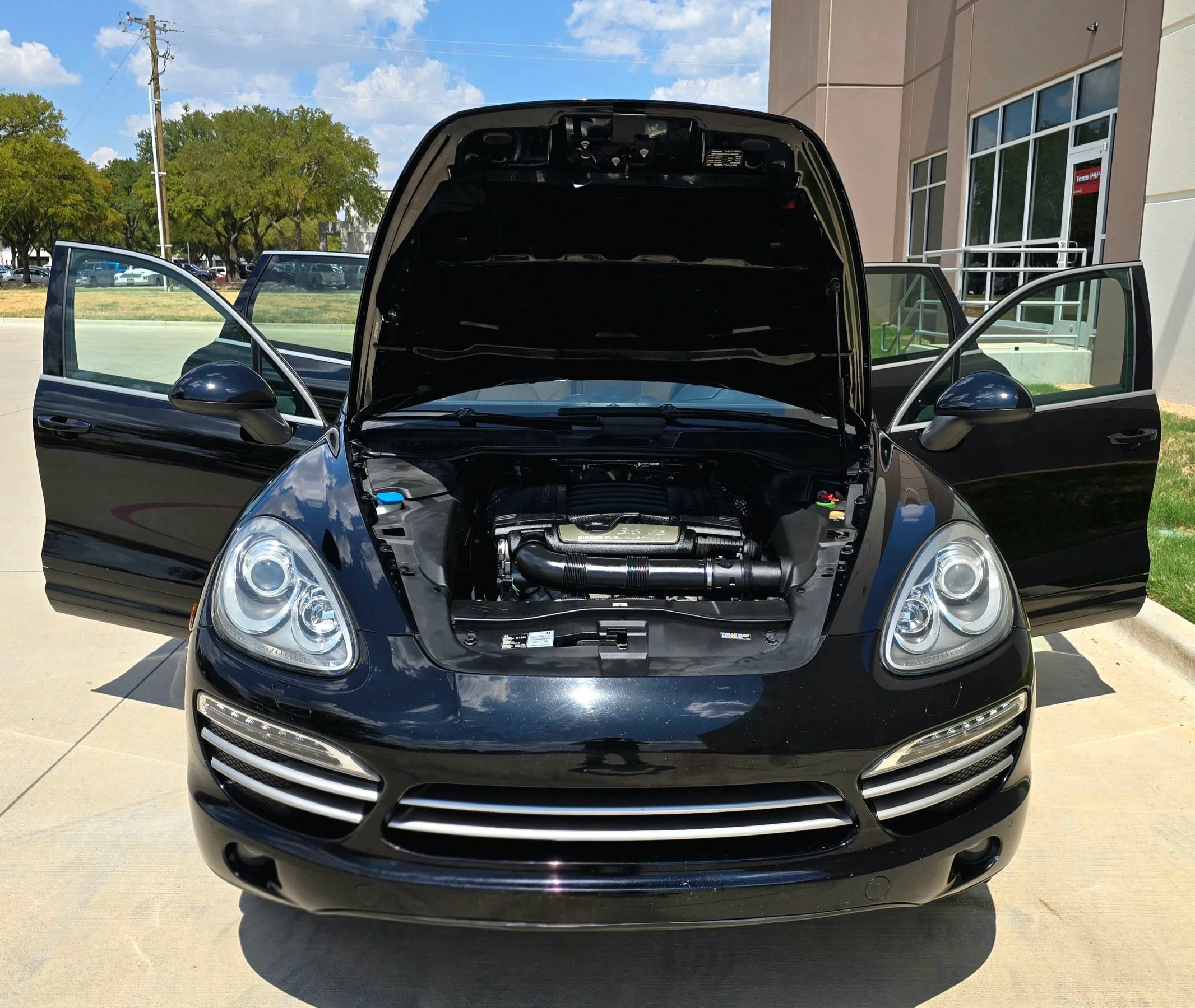 Used 2014 Porsche Cayenne Platinum Edition AWD/4WD image 14