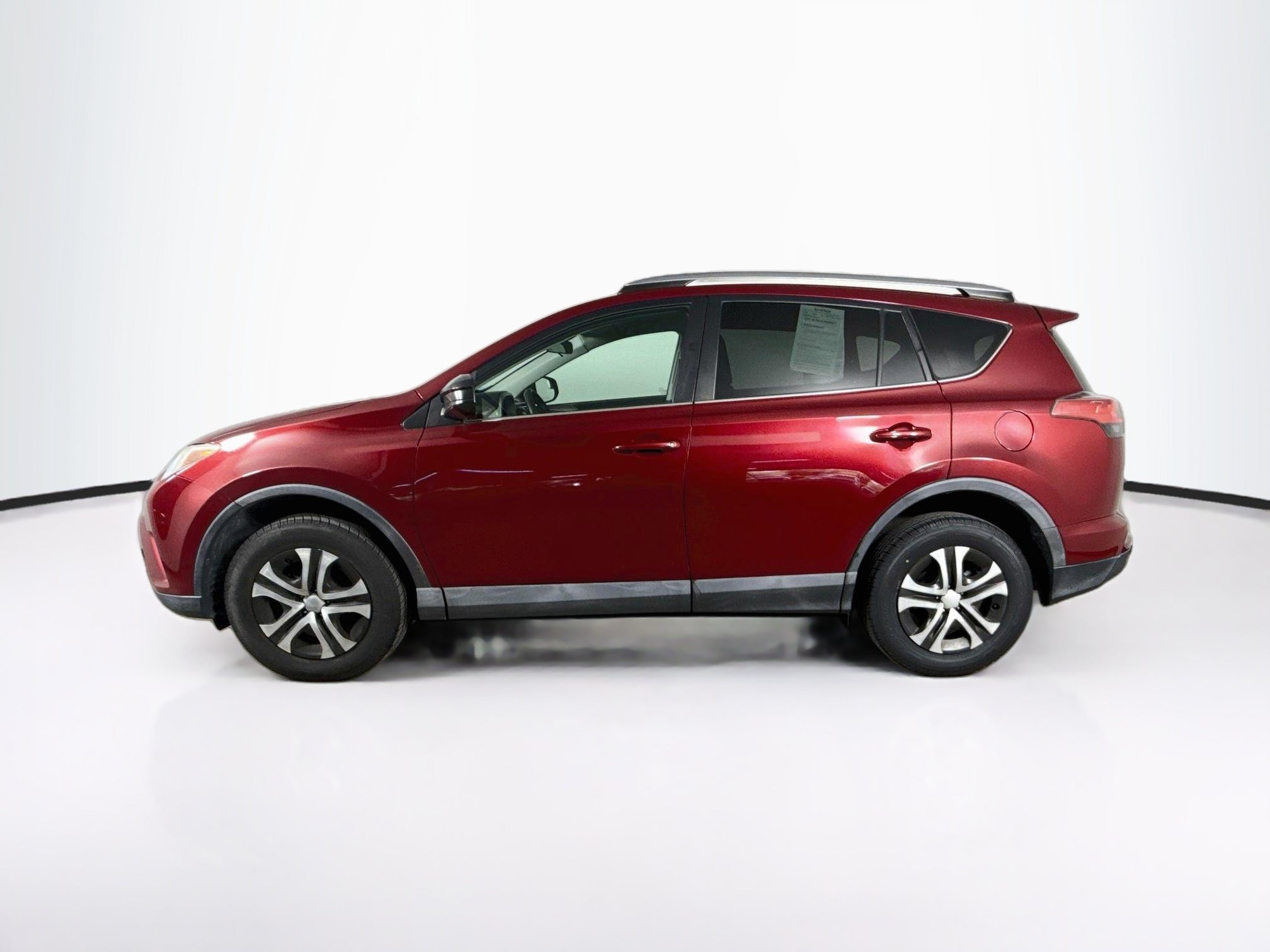 Used 2018 Toyota RAV4 LE FWD image 7