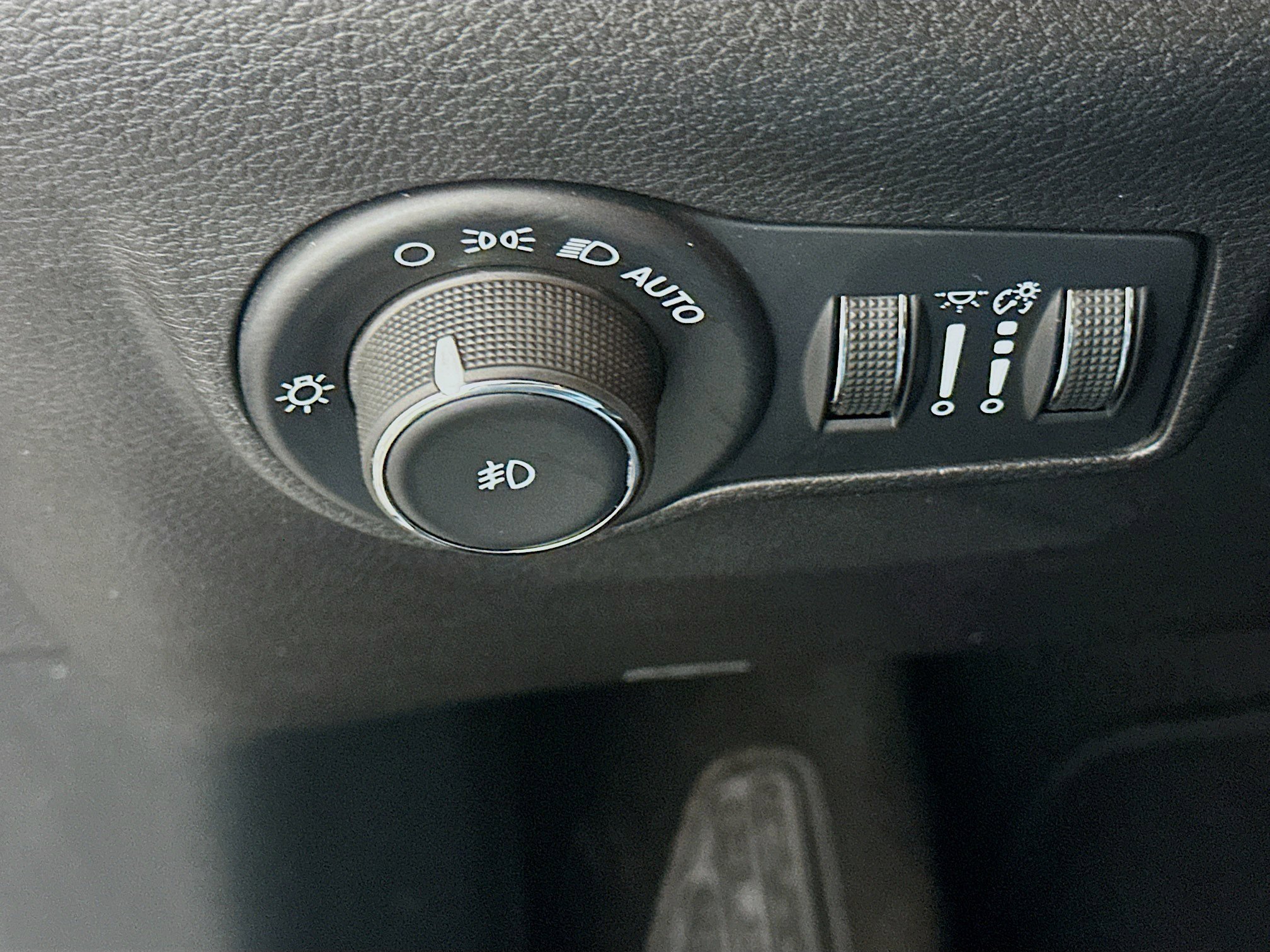 Used 2025 Jeep Compass Limited image 17