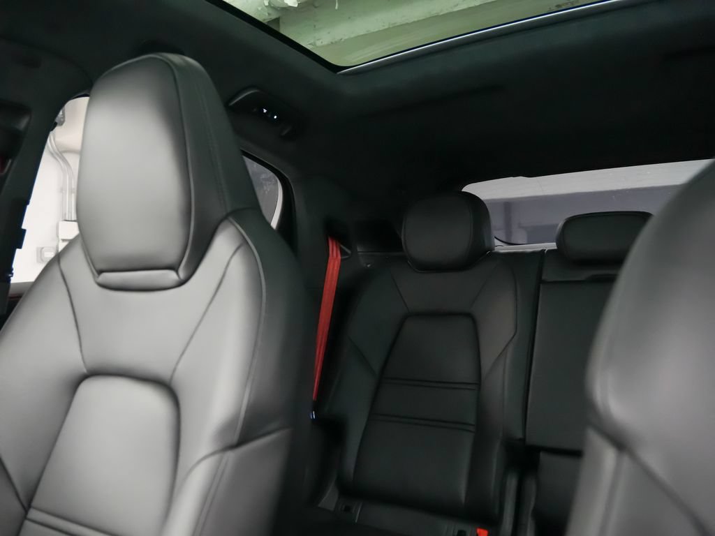 New 2026 Porsche Cayenne GTS AWD/4WD image 33